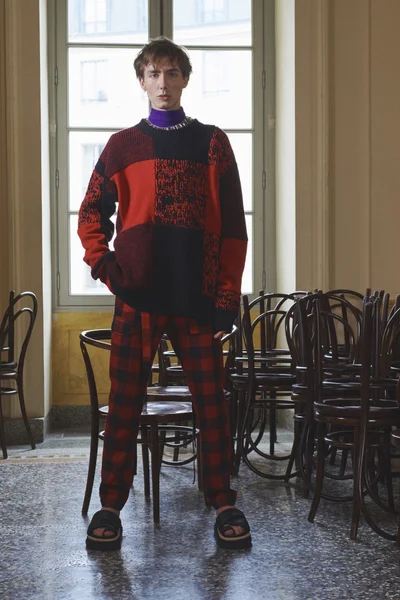 Look 19